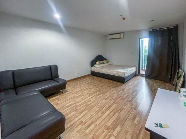 *****คอนโดมิเนียมมือสองย่านกรุงเทพมหานคร โครงการ รีเจ้นท์โฮม15 แจ้งวัฒนะ บนเนื้อที่ 30.72 ตร.ม. ฟังก์ชัน 1 ห้องนอน 1 ห้องน้ำ แถมฟรี! 1 เครื่องปรับอากาศ ใกล้สนามบินดอนเมือง และรถไฟฟ้าถึง 2 สาย ได้แก่ สายสีเขียวเข้ม "สถานีพหลโยธิน 57" และสายสีชมพู "สถานีราชภัฏพระนคร"